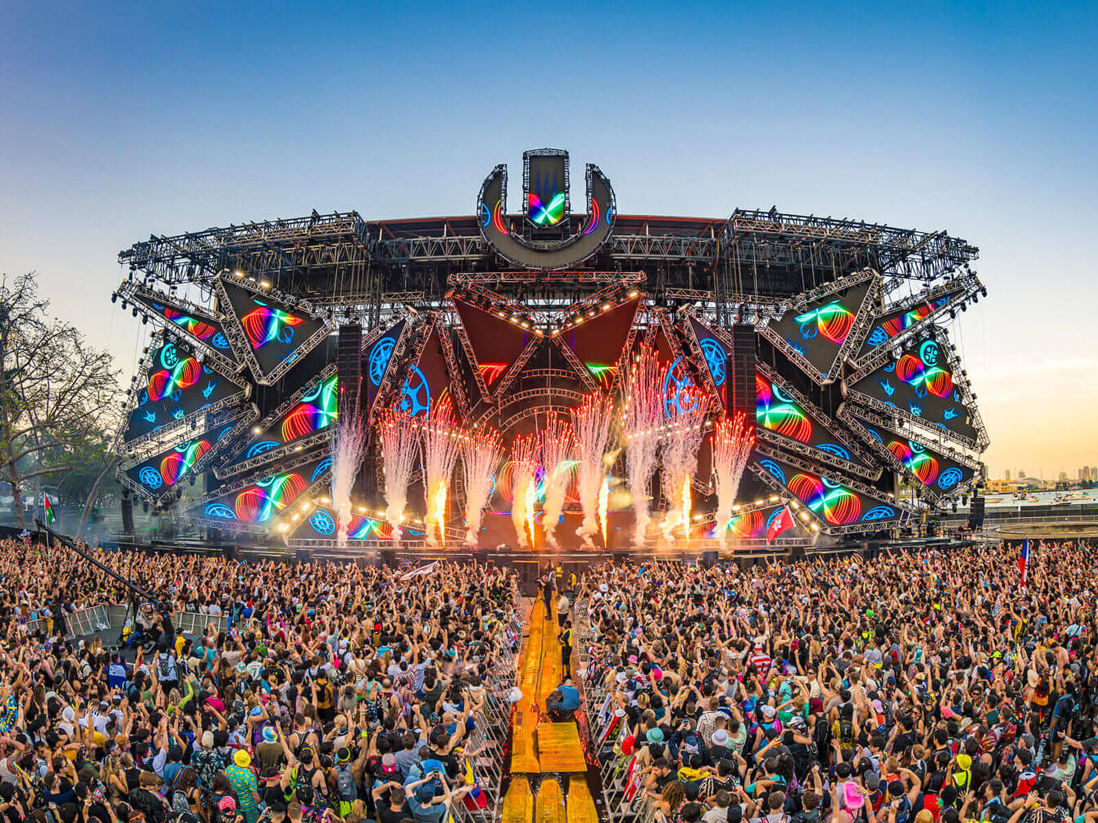 ultra-music-festival-2025-feature-oz-edm